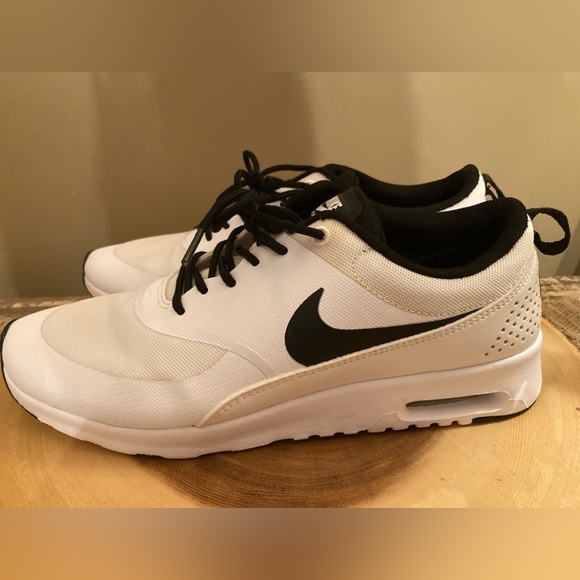 Nike Air Max Thea Women's Size‎ 10 White Running Sneakers Bright White & Black - Picture 1 of 13